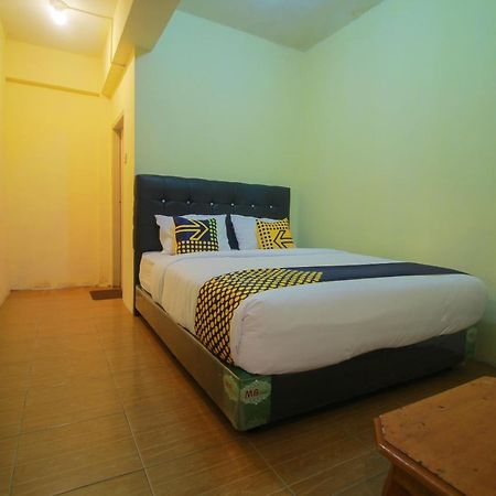 SPOT ON 2305 Andys Nur Penginapan Dumai Bagian luar foto