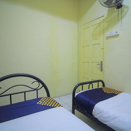 SPOT ON 2305 Andys Nur Penginapan Dumai Bagian luar foto