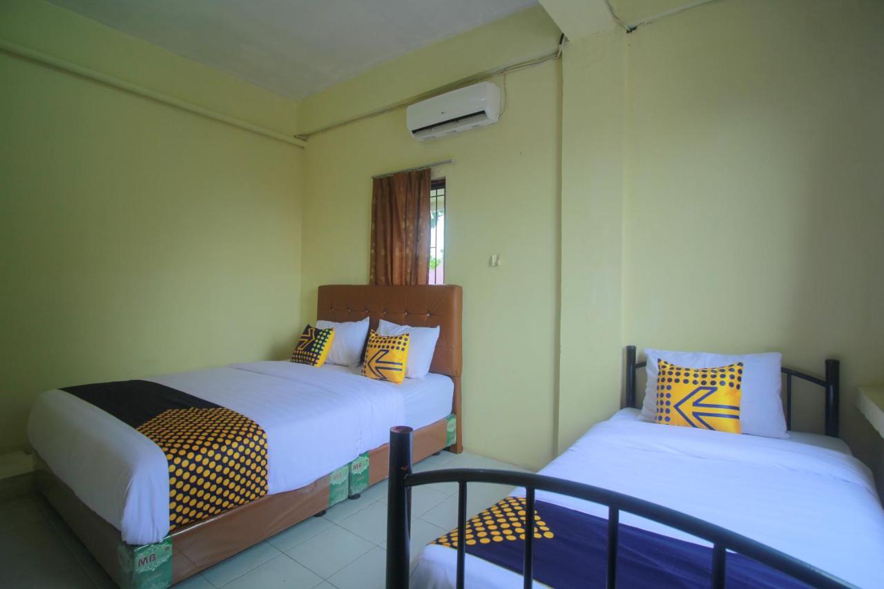 SPOT ON 2305 Andys Nur Penginapan Dumai Bagian luar foto