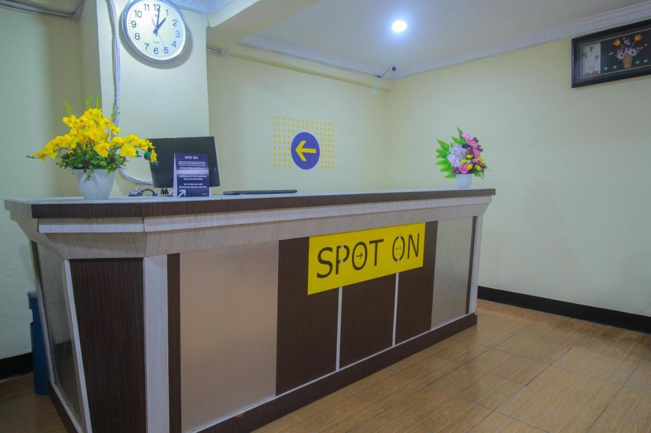 SPOT ON 2305 Andys Nur Penginapan Dumai Bagian luar foto