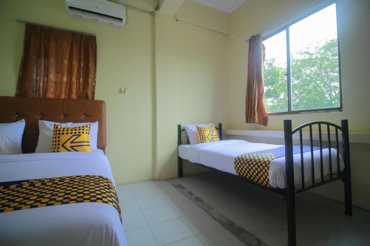 SPOT ON 2305 Andys Nur Penginapan Dumai Bagian luar foto