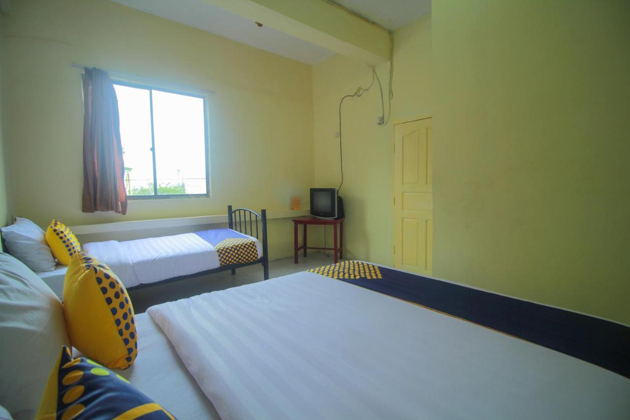SPOT ON 2305 Andys Nur Penginapan Dumai Bagian luar foto