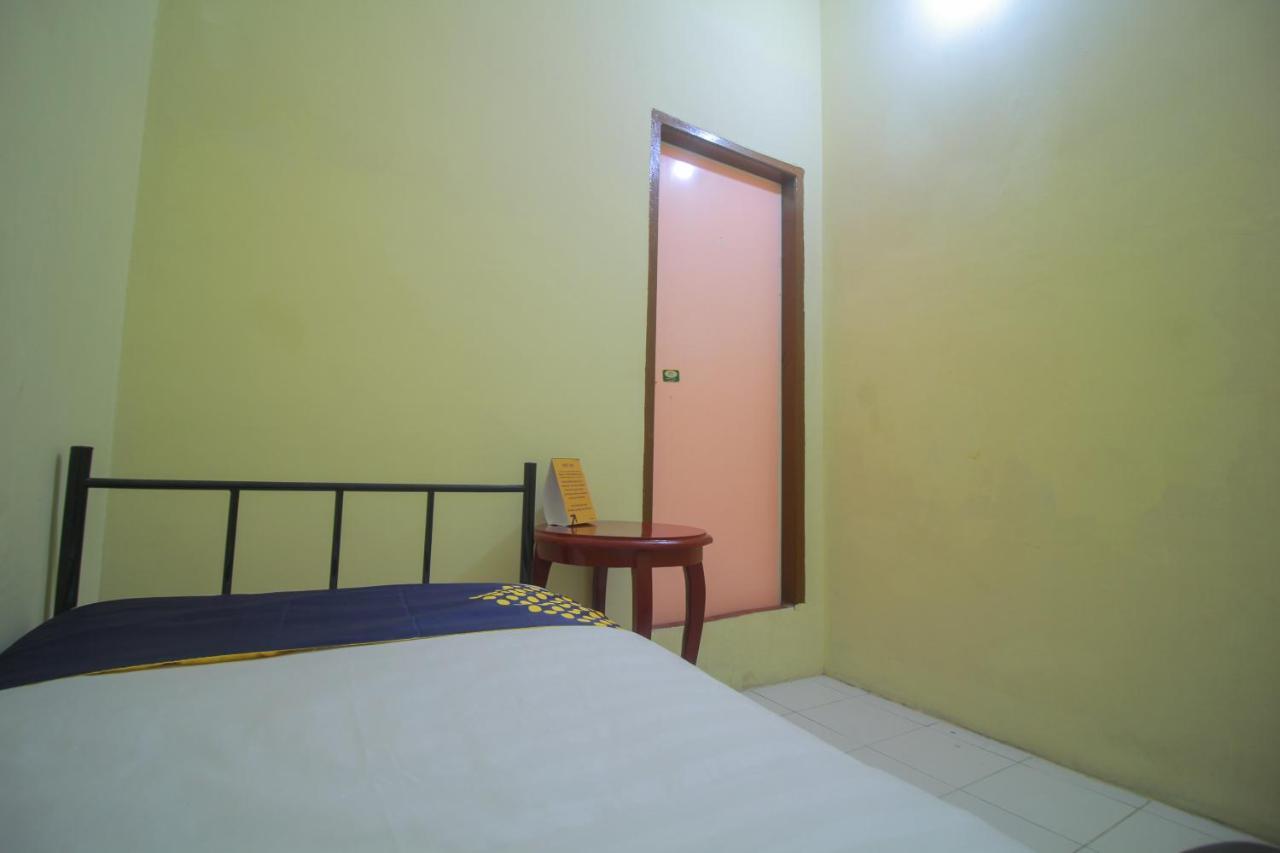 SPOT ON 2305 Andys Nur Penginapan Dumai Bagian luar foto
