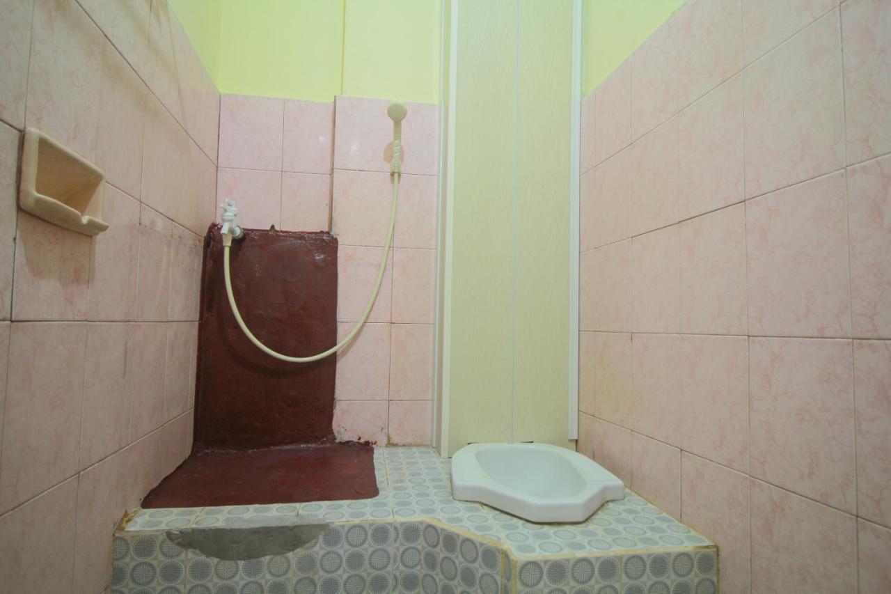 SPOT ON 2305 Andys Nur Penginapan Dumai Bagian luar foto