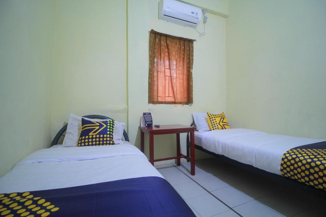 SPOT ON 2305 Andys Nur Penginapan Dumai Bagian luar foto