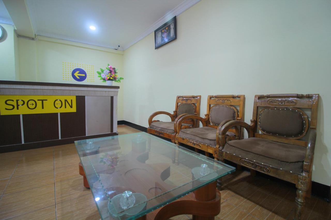 SPOT ON 2305 Andys Nur Penginapan Dumai Bagian luar foto