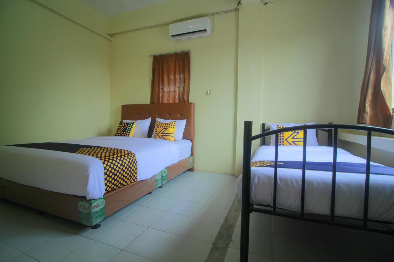 SPOT ON 2305 Andys Nur Penginapan Dumai Bagian luar foto
