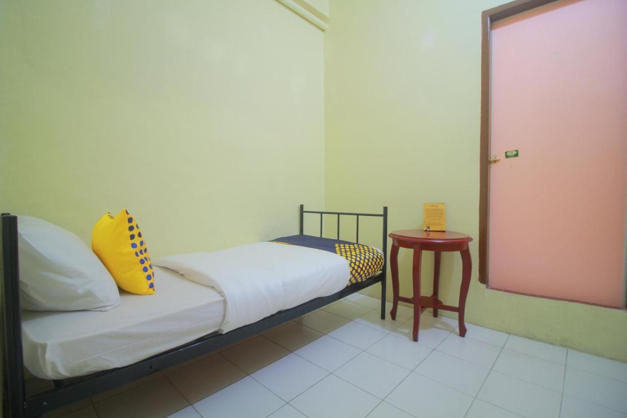 SPOT ON 2305 Andys Nur Penginapan Dumai Bagian luar foto