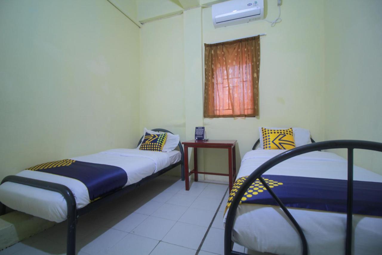 SPOT ON 2305 Andys Nur Penginapan Dumai Bagian luar foto