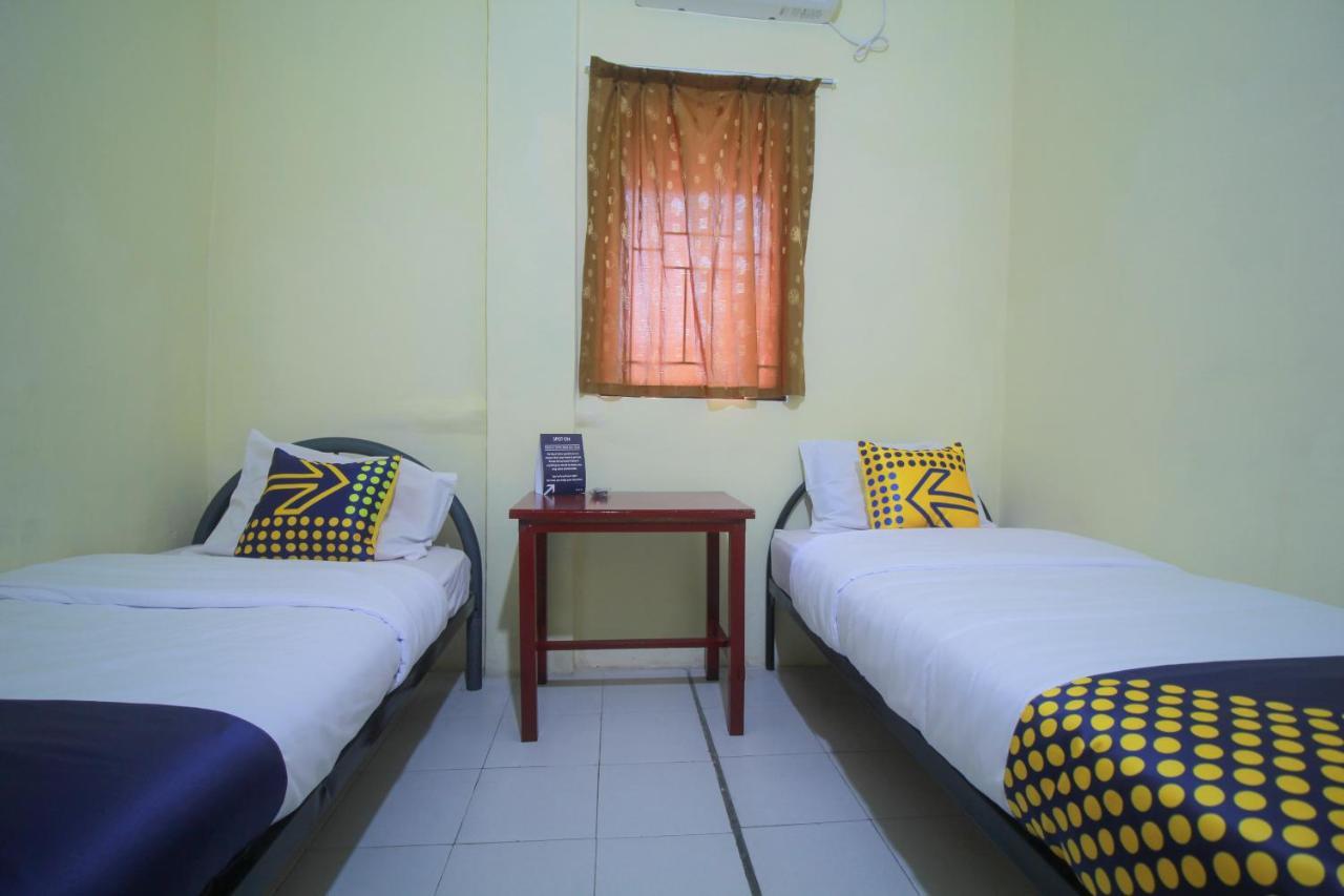 SPOT ON 2305 Andys Nur Penginapan Dumai Bagian luar foto