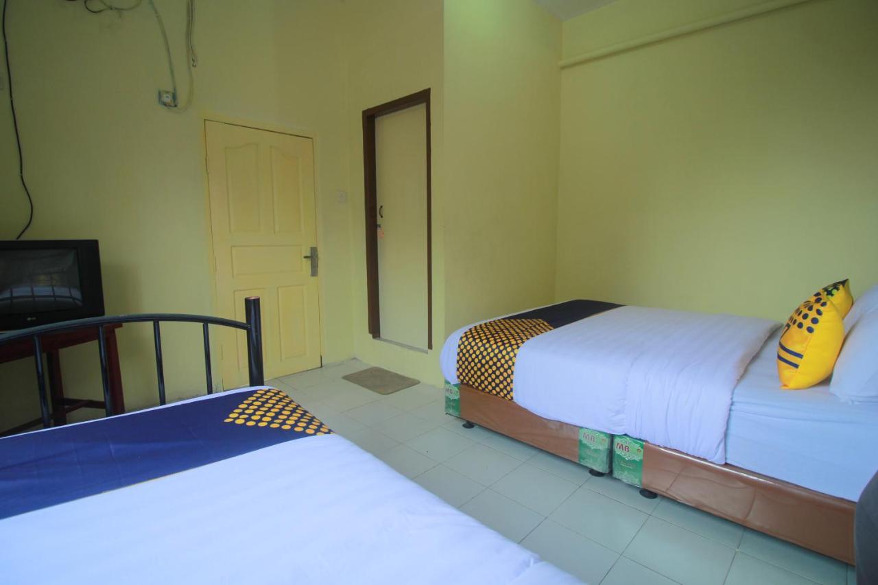 SPOT ON 2305 Andys Nur Penginapan Dumai Bagian luar foto
