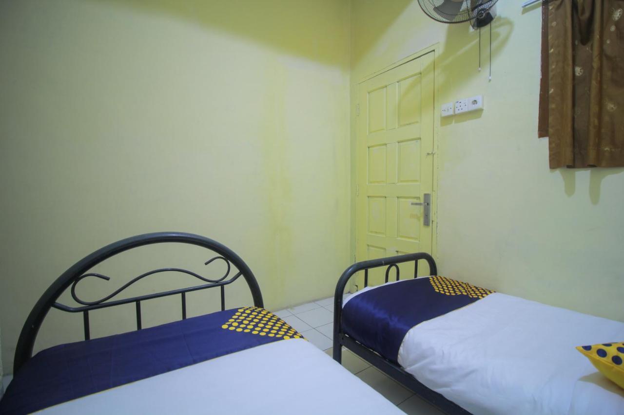 SPOT ON 2305 Andys Nur Penginapan Dumai Bagian luar foto