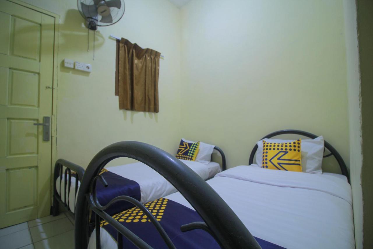 SPOT ON 2305 Andys Nur Penginapan Dumai Bagian luar foto