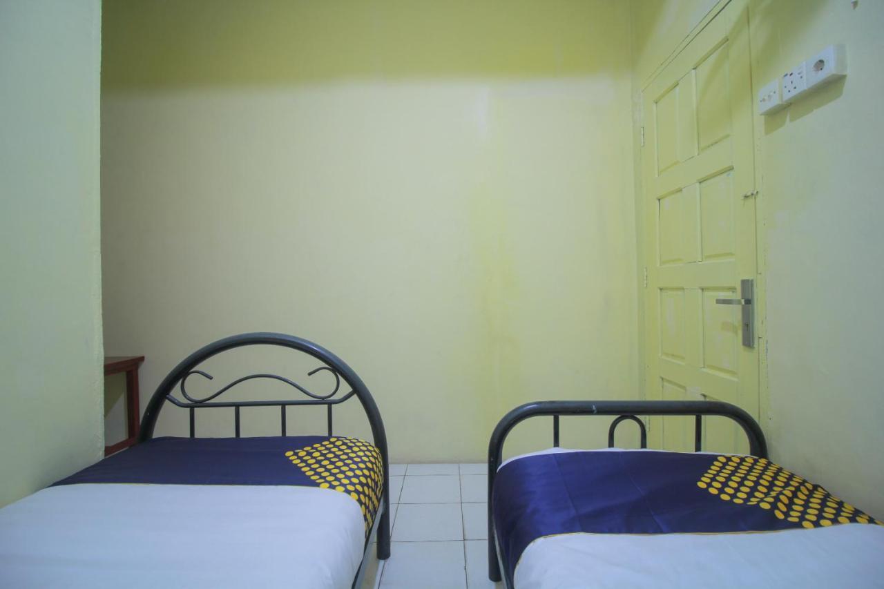 SPOT ON 2305 Andys Nur Penginapan Dumai Bagian luar foto