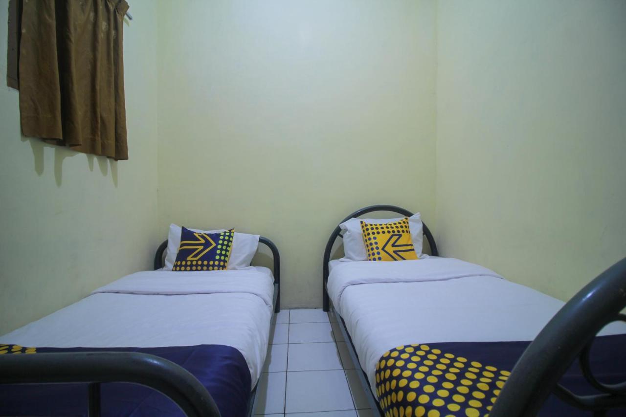SPOT ON 2305 Andys Nur Penginapan Dumai Bagian luar foto