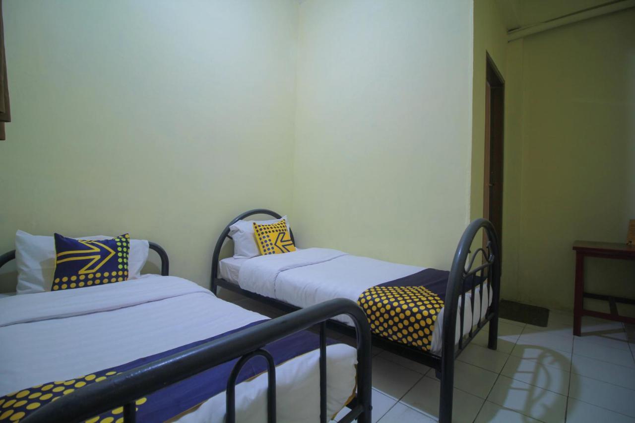 SPOT ON 2305 Andys Nur Penginapan Dumai Bagian luar foto
